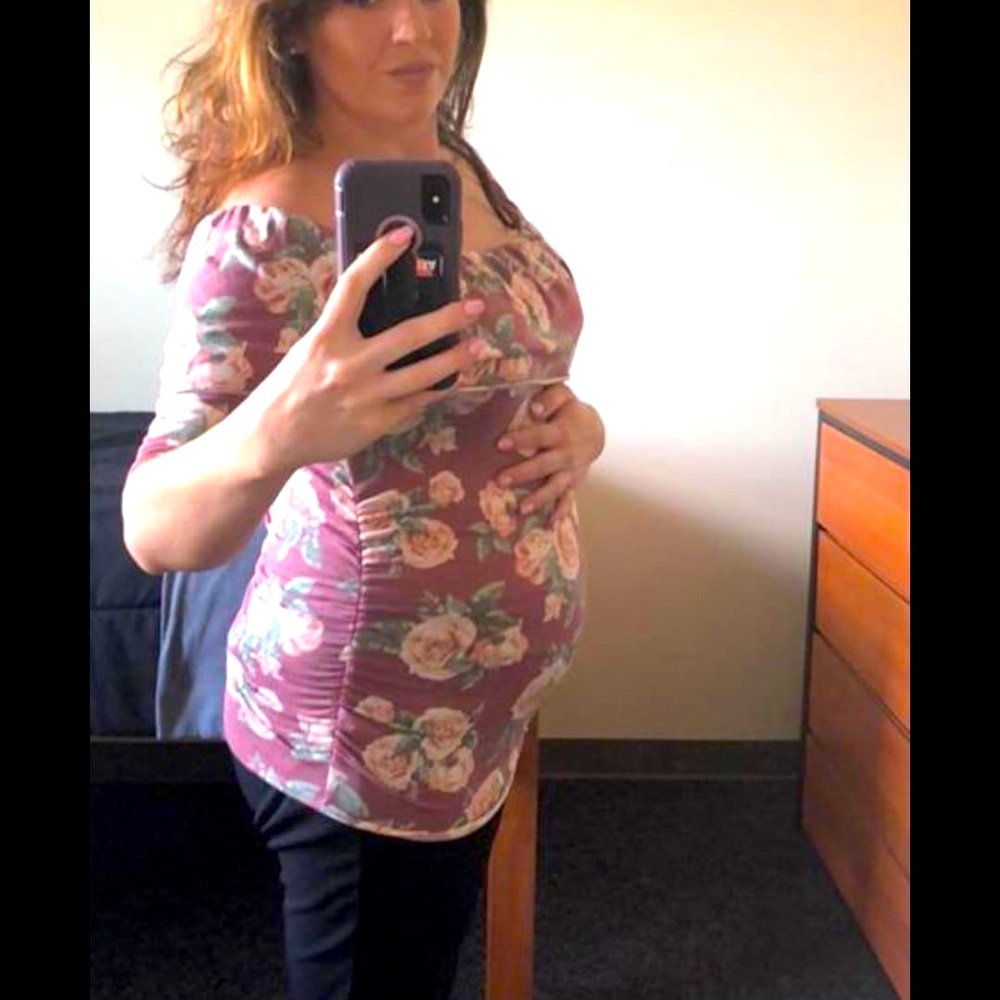 Maternity top like new size large